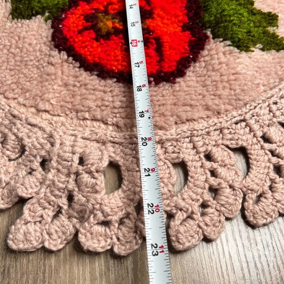 Vintage Floral Embroidered CottageCore Crochet Fringe Accent Rug Farmhouse - Picture 5 of 6